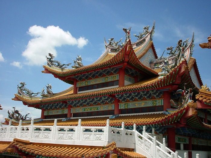Почему крыши домов в Японии и Китае имеют такую необычную форму?