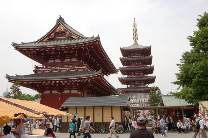 Почему крыши домов в Японии и Китае имеют такую необычную форму?