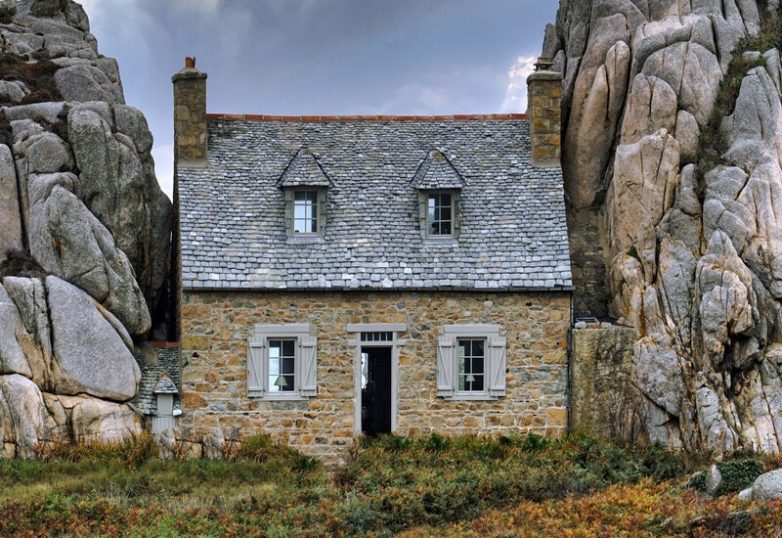Дом между скалами — история одной французской достопримечательности