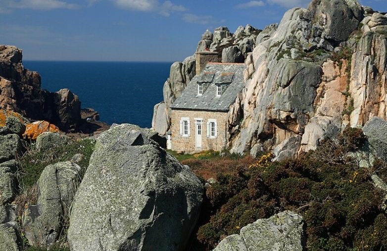 Дом между скалами — история одной французской достопримечательности