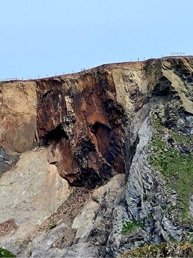 Природа высекла в скалах Корнуолла гигантское лицо