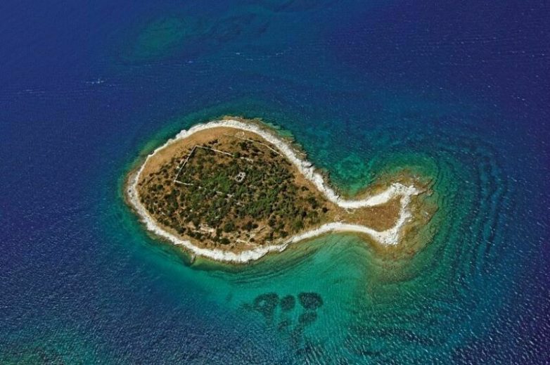 6 островов с самыми причудливыми очертаниями, которые создала природа, хотя в это трудно поверить