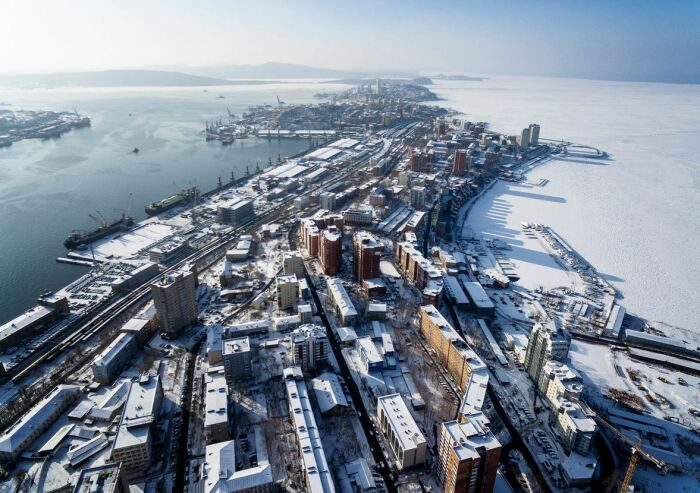 Почему по Владивостоке и Японии такой разный климат?