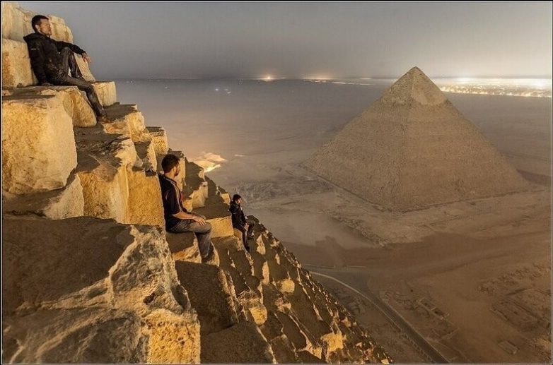 Миссия невыполнима: почему нельзя забираться на вершины египетских пирамид