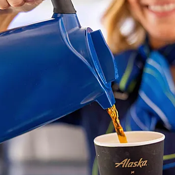 Авиакомпания Alaska Airlines представила кофейную смесь, которая становится вкуснее на высоте