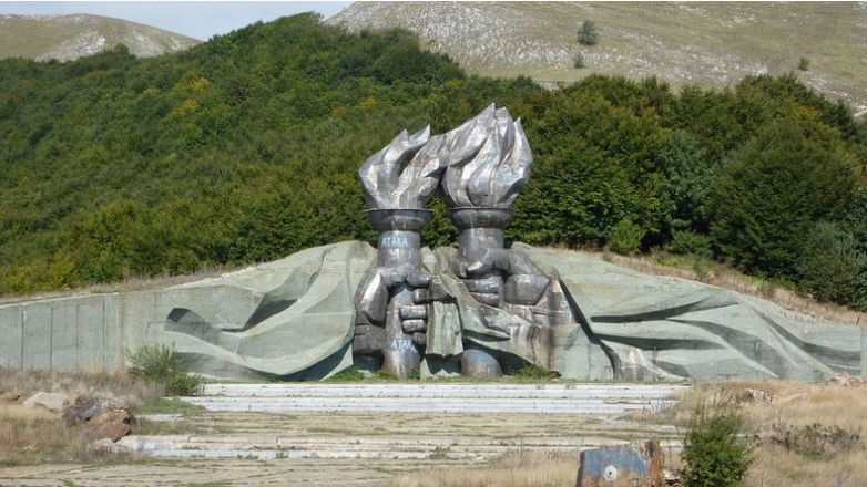 Бузлуджа: история болгарской заброшки