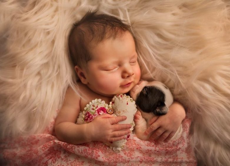 Умилительные фотографии малышей и животных