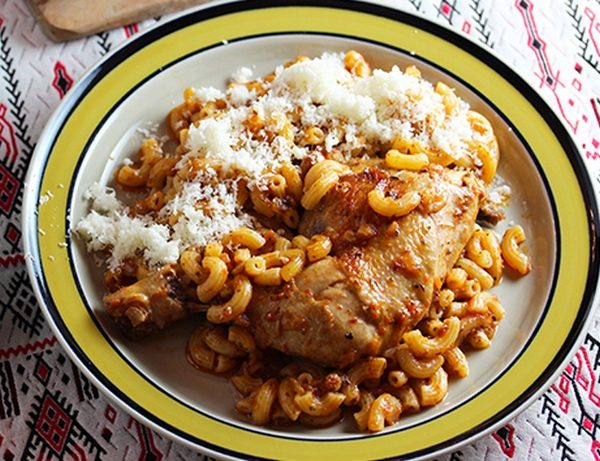 Курица с макаронами по-гречески / Едальня