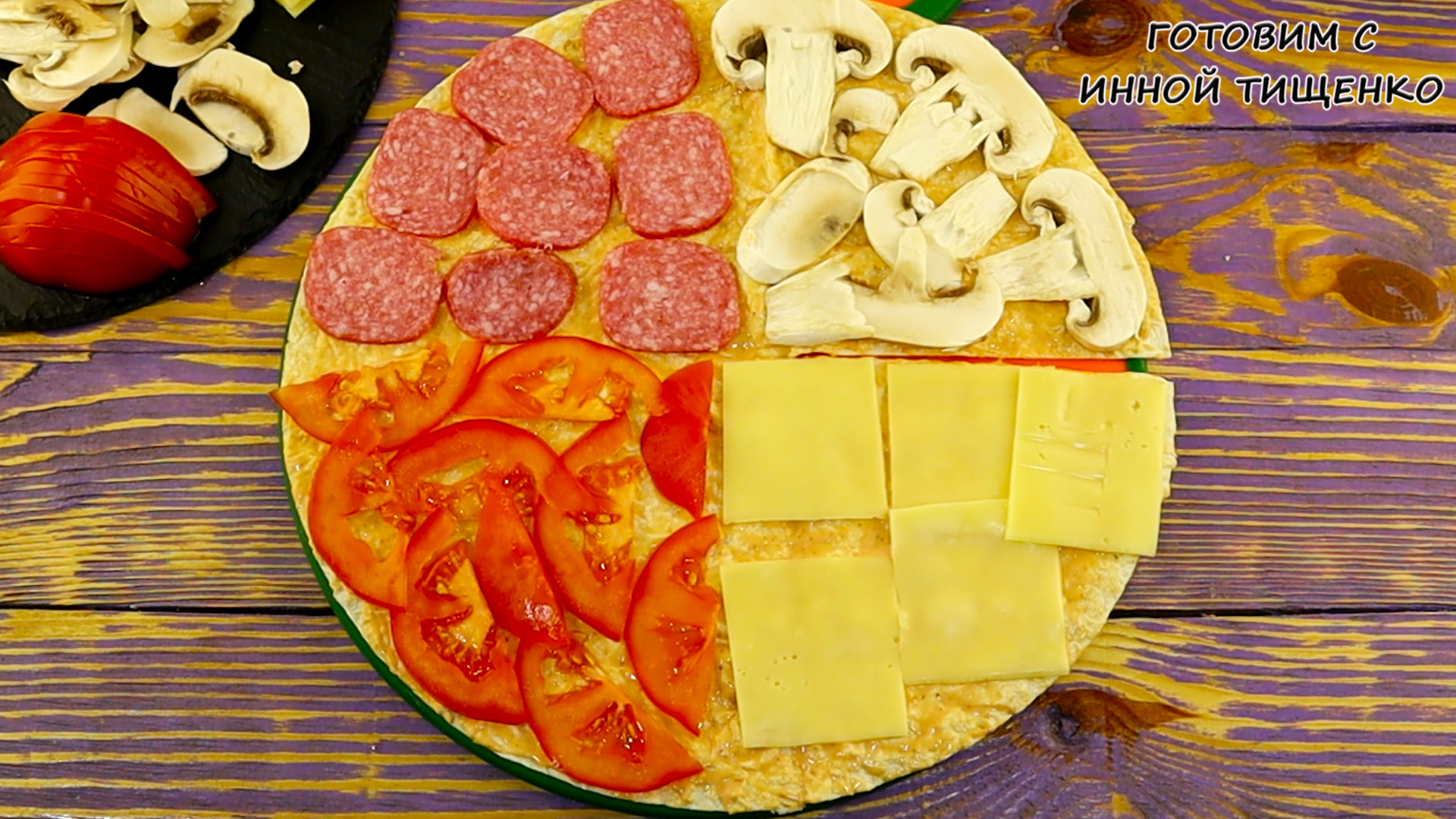 Лаваш с начинкой колбаса и сыр помидоры